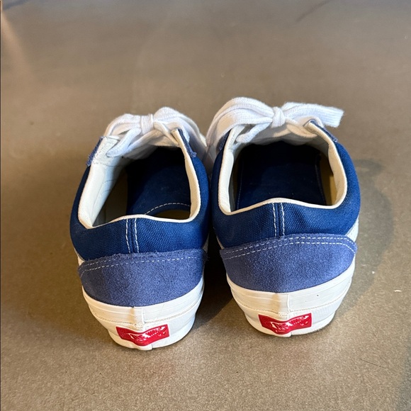 Vans - Picture 2 of 3